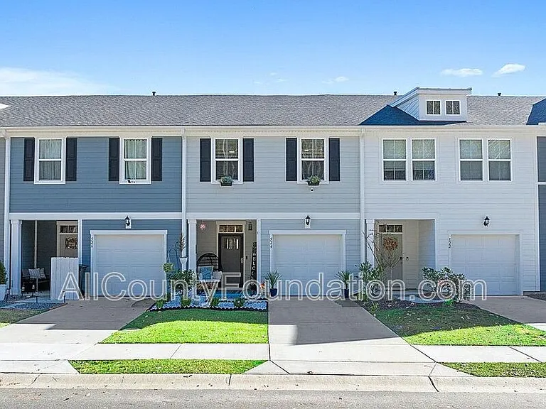 506 Trotters Ln — Photo 1
