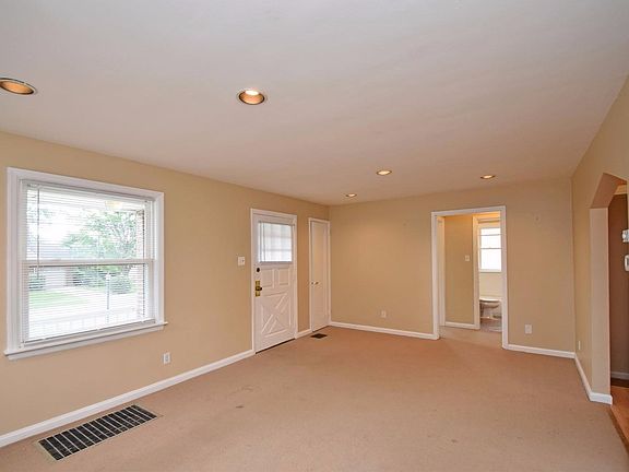 5th image of 5542 Karen Ave