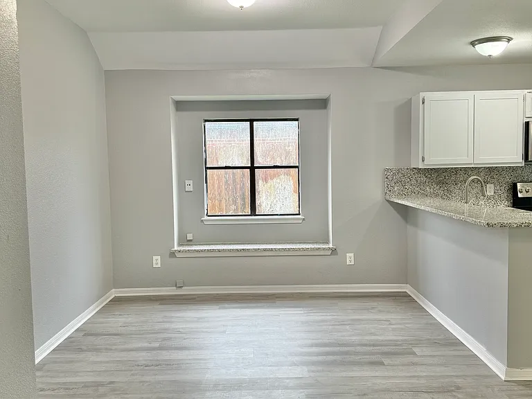 2842 Quebec Dr — Photo 9