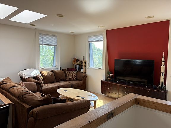 2nd image of 29 Warren St #4