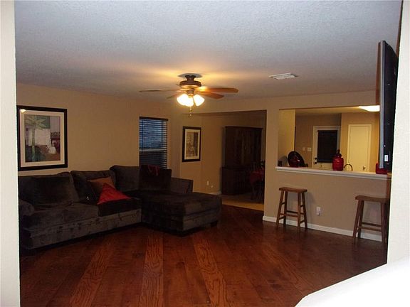 4th image of 2451 Canyon Springs Dr
