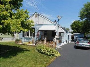 35 Crestwood Pl, Cheektowaga, NY 14225