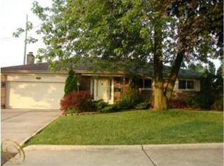 22478 Benjamin St, Saint Clair Shores, MI