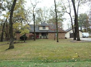 5 Shadywoods Ln, Highland, IL 62249