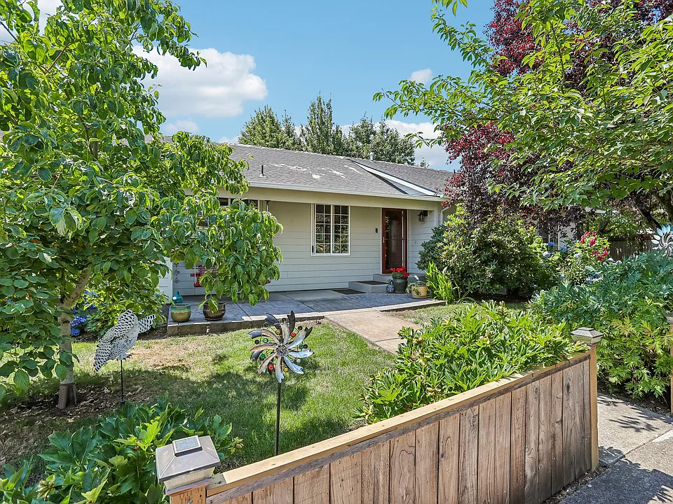 1810 NE 123rd Ave