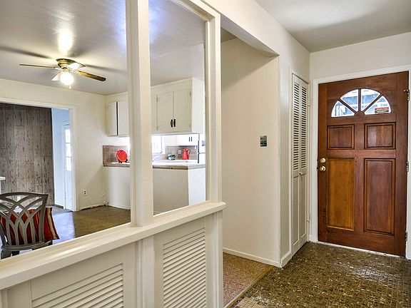 2nd image of 615 Linden Ln