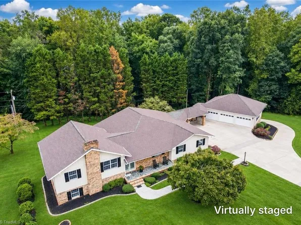 321 Pineview Dr, Mount Airy, NC 27030
