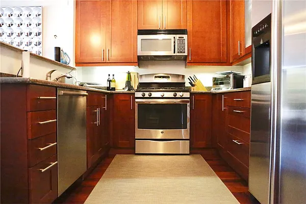 Sold by R New York | media 36