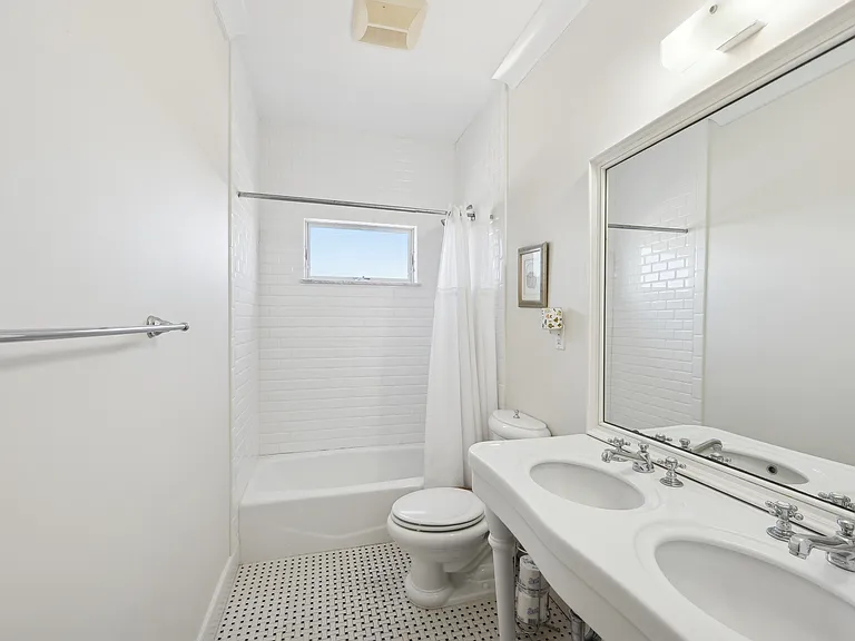 902 Dune Rd — Photo 9