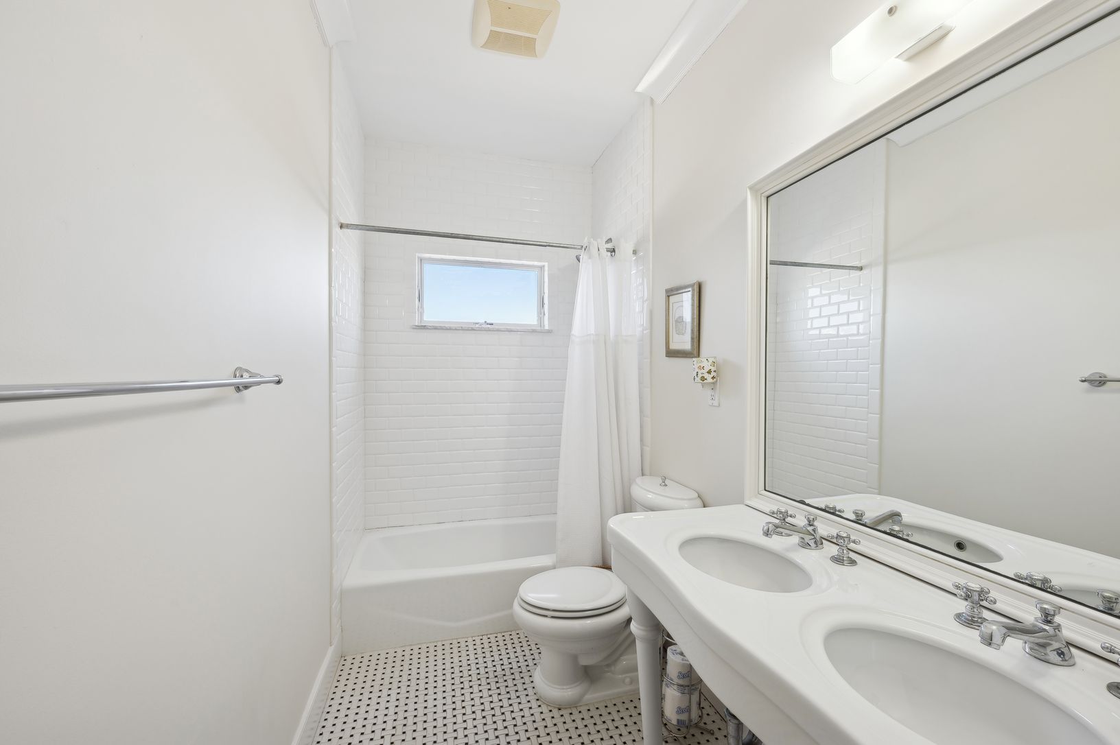  Full Hall Bath