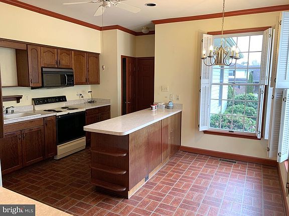 4th image of 109 S Wiltshire Ct