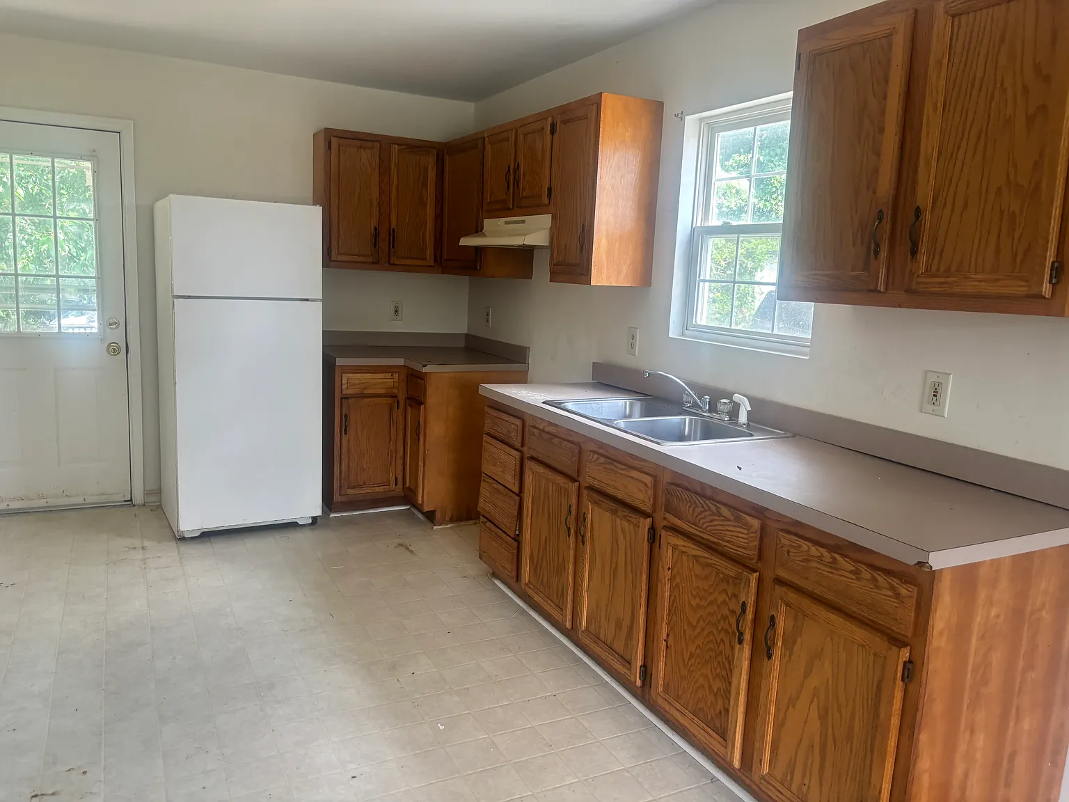 3 bed, 900 sqft, $1,600 — Photo 2