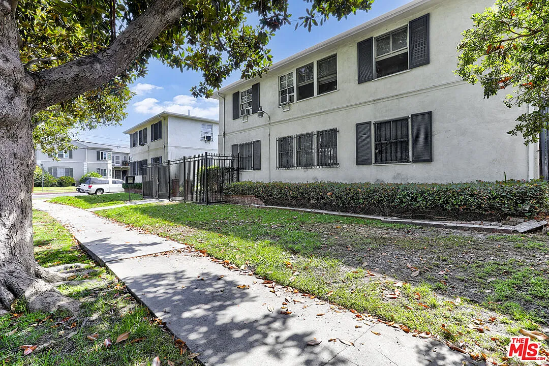 1 bed, 1.0 bath, 700 sqft, $1,950 — Photo 1