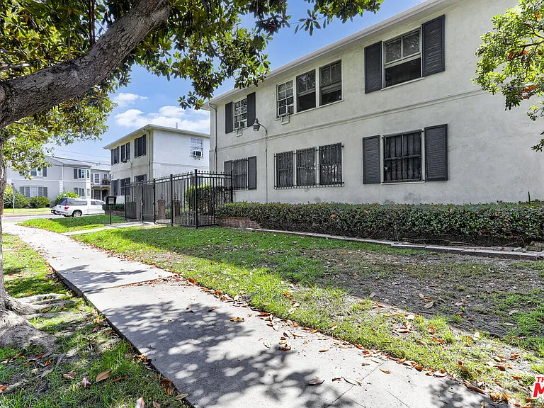 1200 S Citrus Ave #6 — Photo 1
