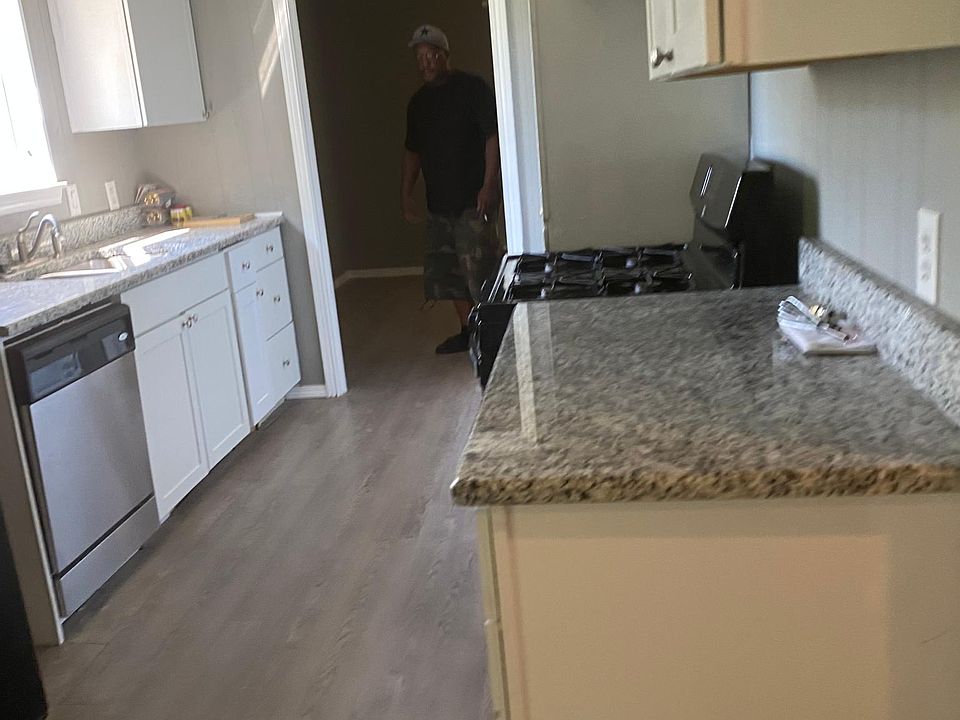 1st image of 428 Brook Hollow Cir