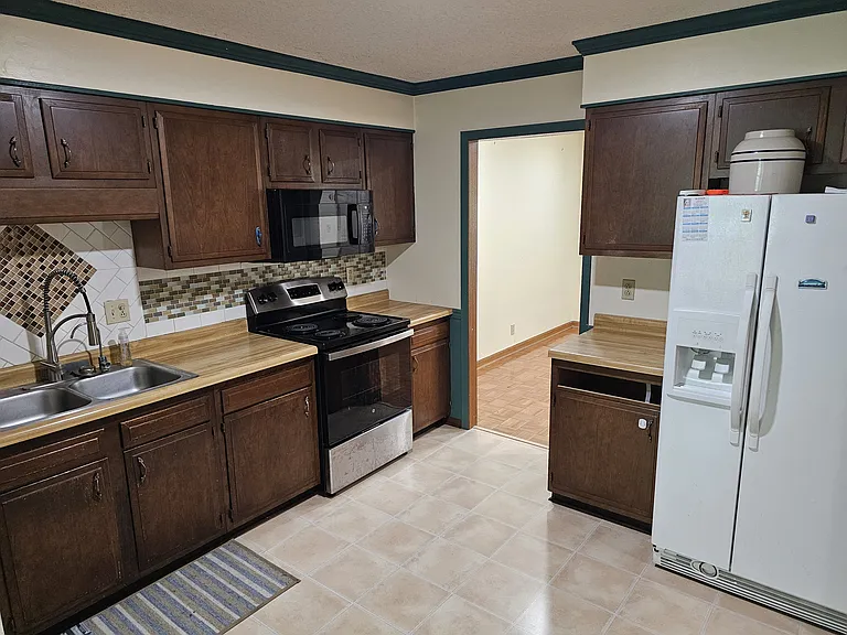 605 Waterford Dr — Photo 4