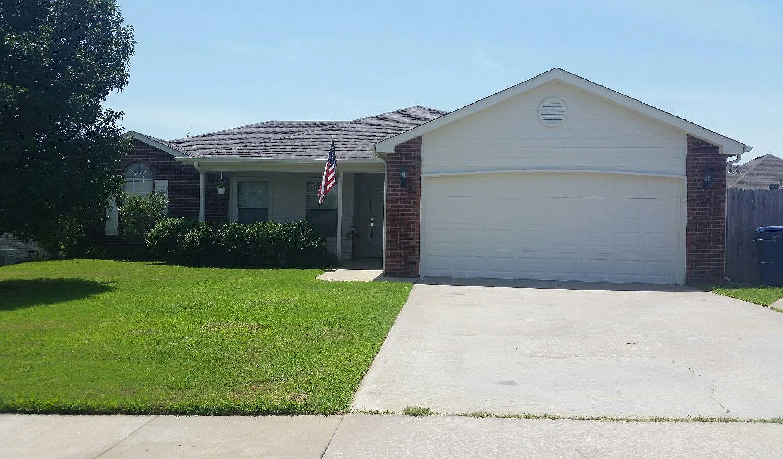 3 bed, 1300 sqft, $1,725 — Photo 1