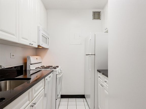 5th image of 230 W 55th St APT 16D