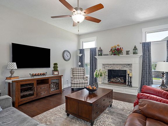 4th image of 2170 E Sequiota Street