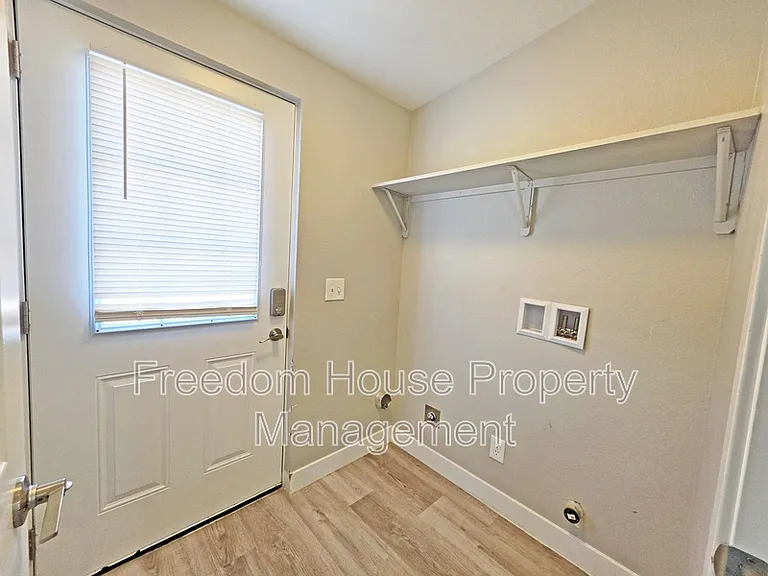 1410 E Manse Rd — Photo 16