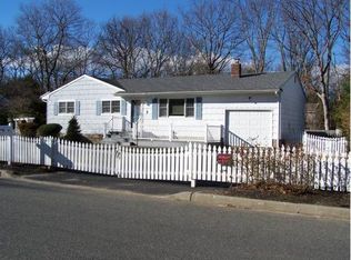 82 Mayfair Rd, Nesconset, NY 11767