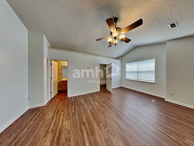1014 Holly Park Dr — Photo 10