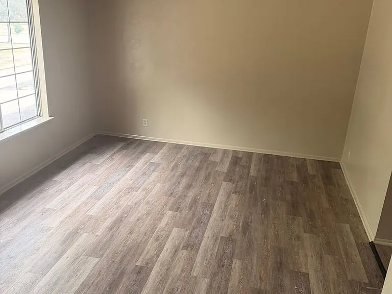 7047 N 43rd St — Photo 3
