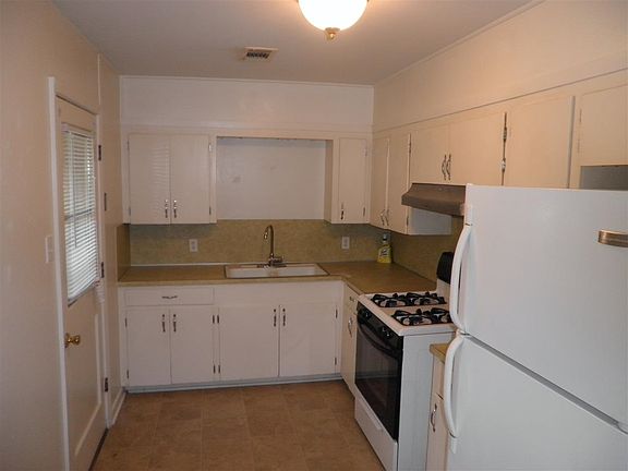 4th image of 204 Rosewood St