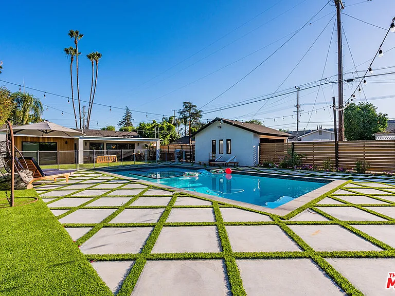 22745 Erwin St — Photo 10