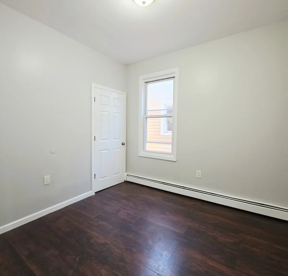 3 bed, 1000 sqft, $2,400 — Photo 3