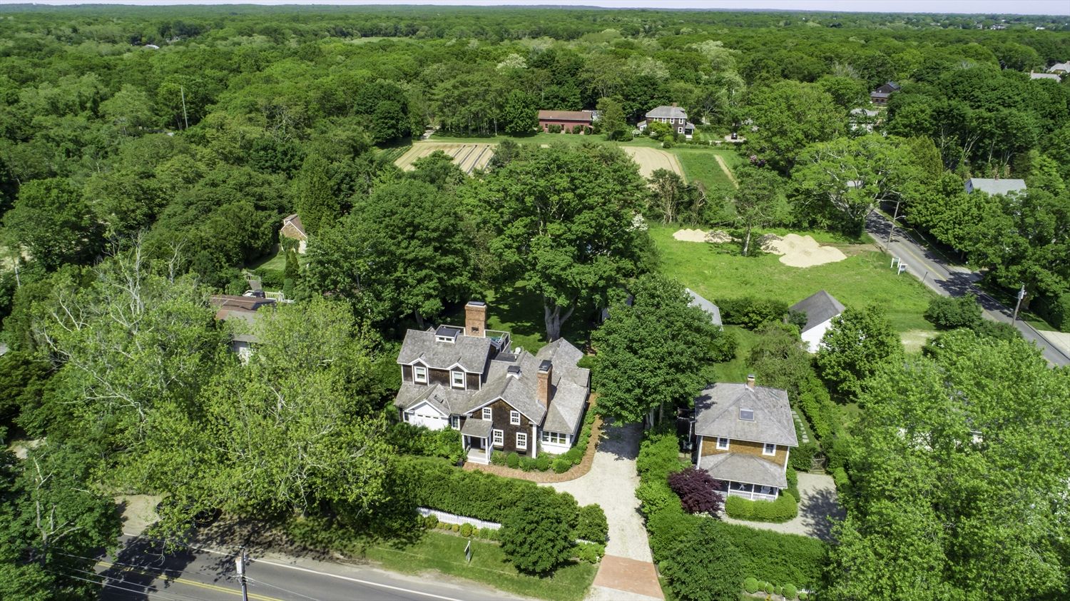 201 Lumber Ln, Bridgehampton, NY 11932 Out East