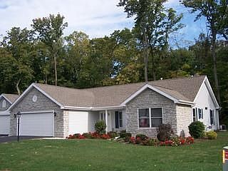 1st image of 610 N Vineyard Cir