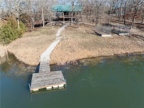 20380 Village Dr, Warsaw, MO 65355