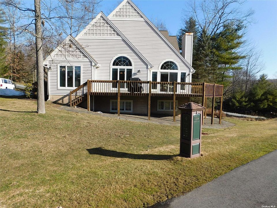 139 Woodloch Dr Hawley Pa 18428 Mls 3297859 Zillow