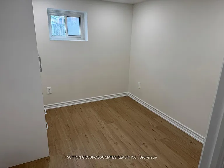 121 Yardley Ave — Photo 19