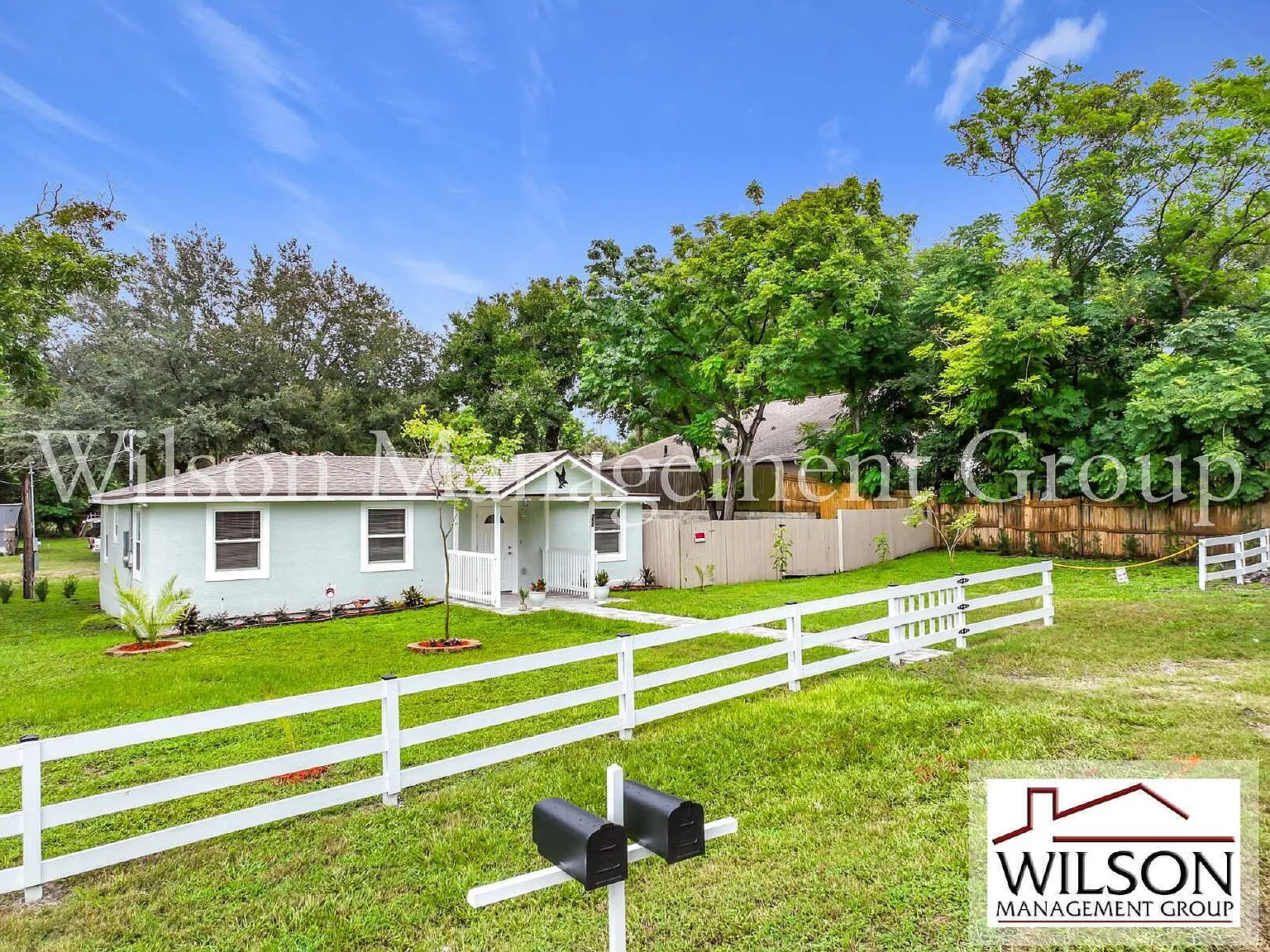 3 bed, 1.0 bath, 1140 sqft, $1,995 — Photo 3