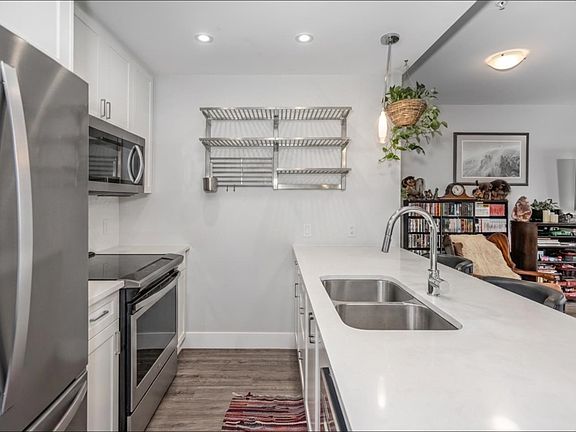 3rd image of 2180 Kelly Ave #4212