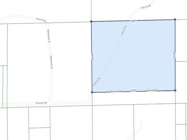 35 35th St W, Rosamond, CA 93560