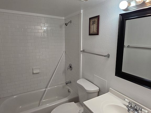 5th image of 3930 S Roosevelt Blvd APT 413E