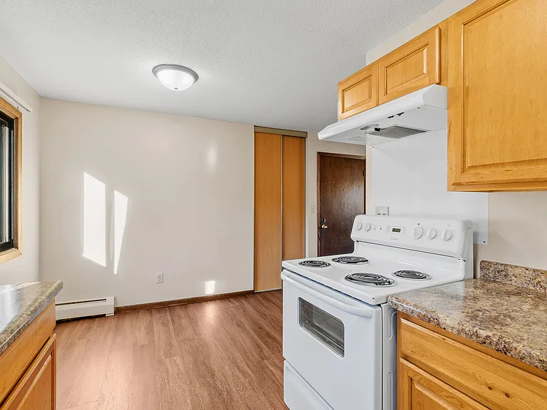 2166-4 dining/kitchen