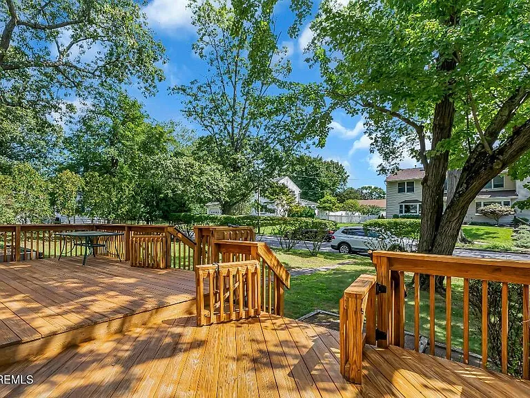 221 Harrison Ave — Photo 8