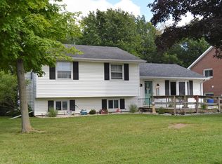 409 Buchanan Rd, Combined Locks, WI 54113