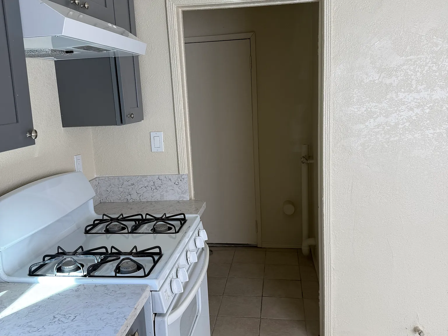 2 bed, 1050 sqft, $2,350 — Photo 4