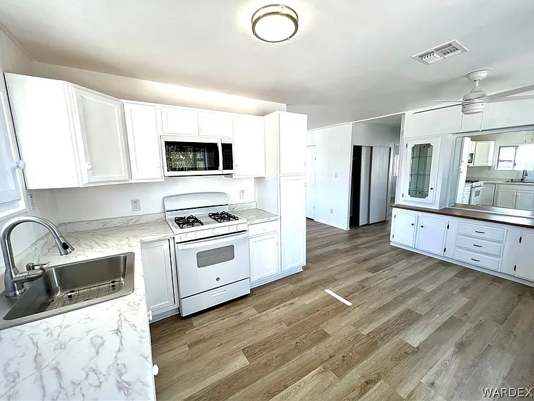 945 Holly St — Photo 5