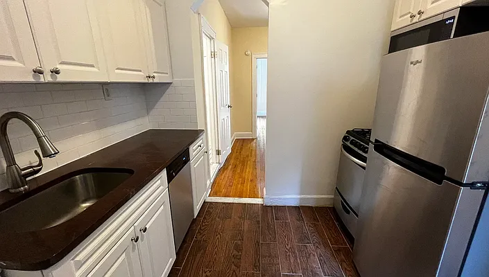 Rented by HOLTON REAL ESTATE INC. | media 9