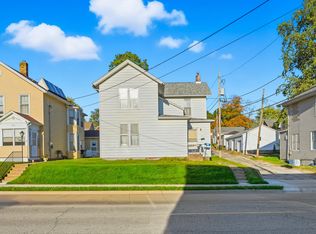 911 Mulberry Ave, Muscatine, IA 52761