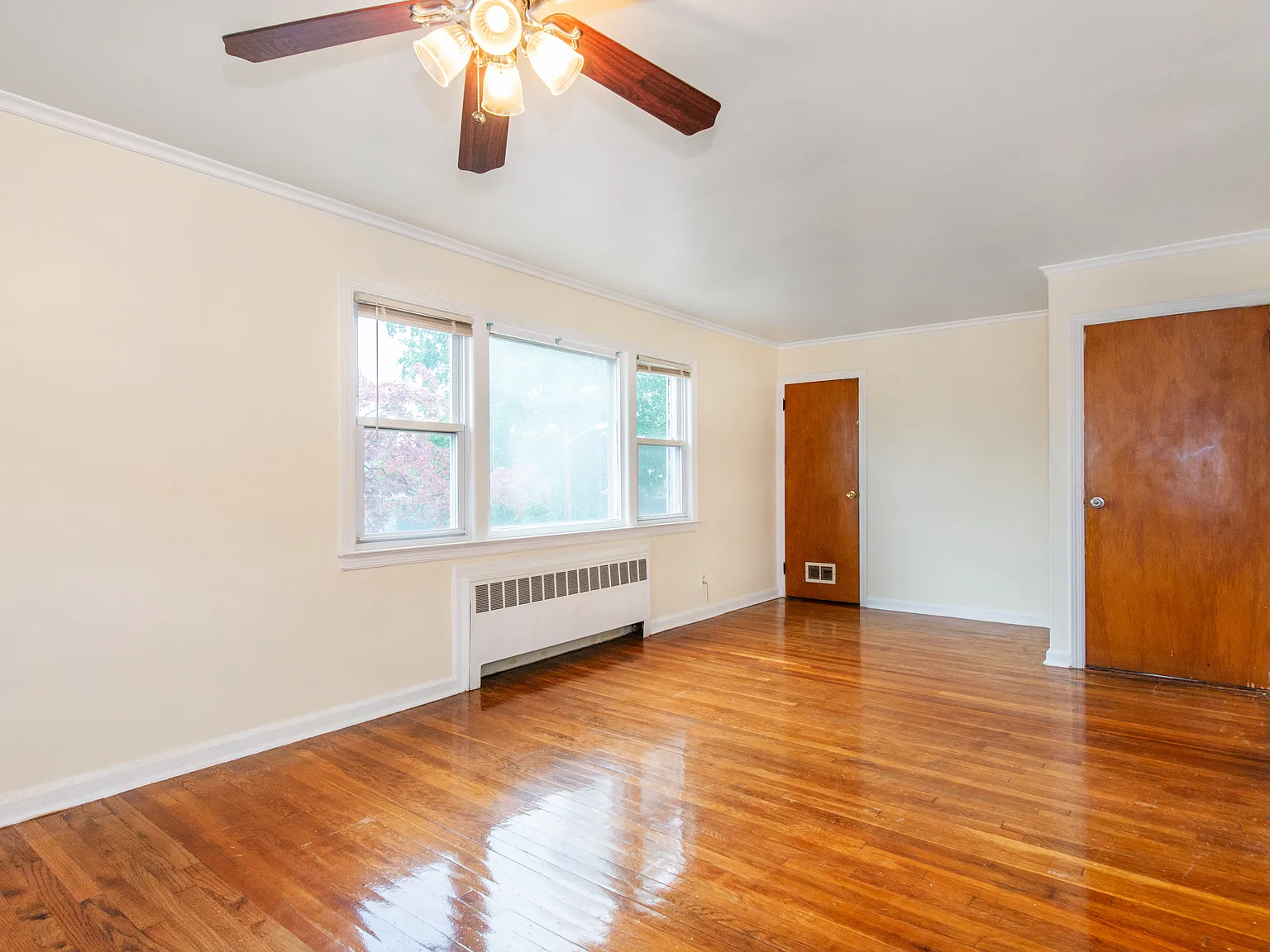 3 bed, 1200 sqft, $2,400 — Photo 2