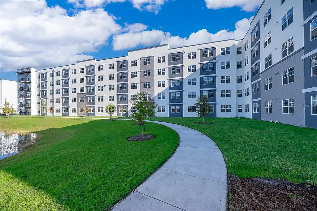 2 bed, 2.0 bath, 1023 sqft, $1,700 — Photo 1