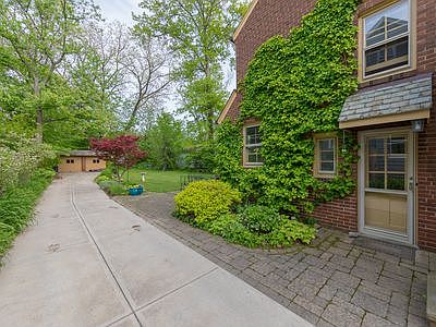 2nd image of 2345 Canterbury Rd