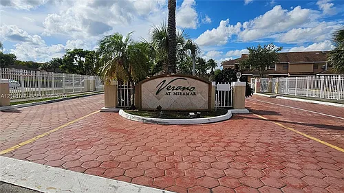 8039 SW 21st Ct Photo 1